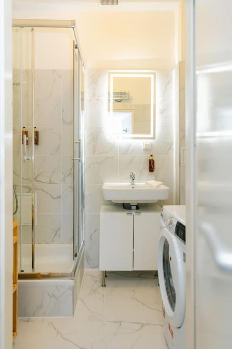 Homey 5 Min To Belvedere Apartment Wien